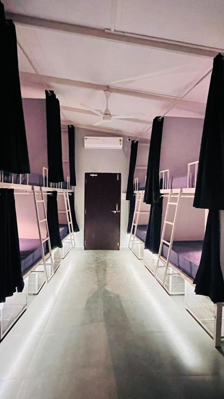 Pappi Chulo Vagatorホステル エクステリア 写真